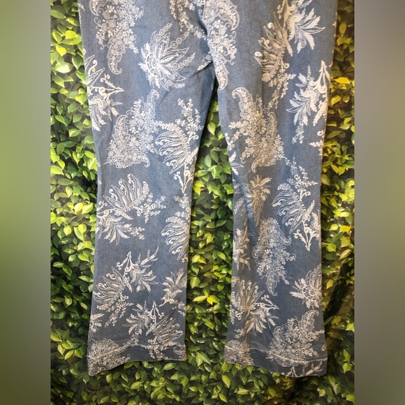 Floral Patterned Blue Jeans size 16 - Picture 13 of 16